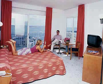 Superior Rooms with Jacuzzy and Magnificent Sea View. The best Rooms for your Golf Holidays in Majorca