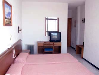 En sus 69 cómodas y completamente renovadas habitaciones dispondrá de un amplio cuarto de baño , teléfono y terraza